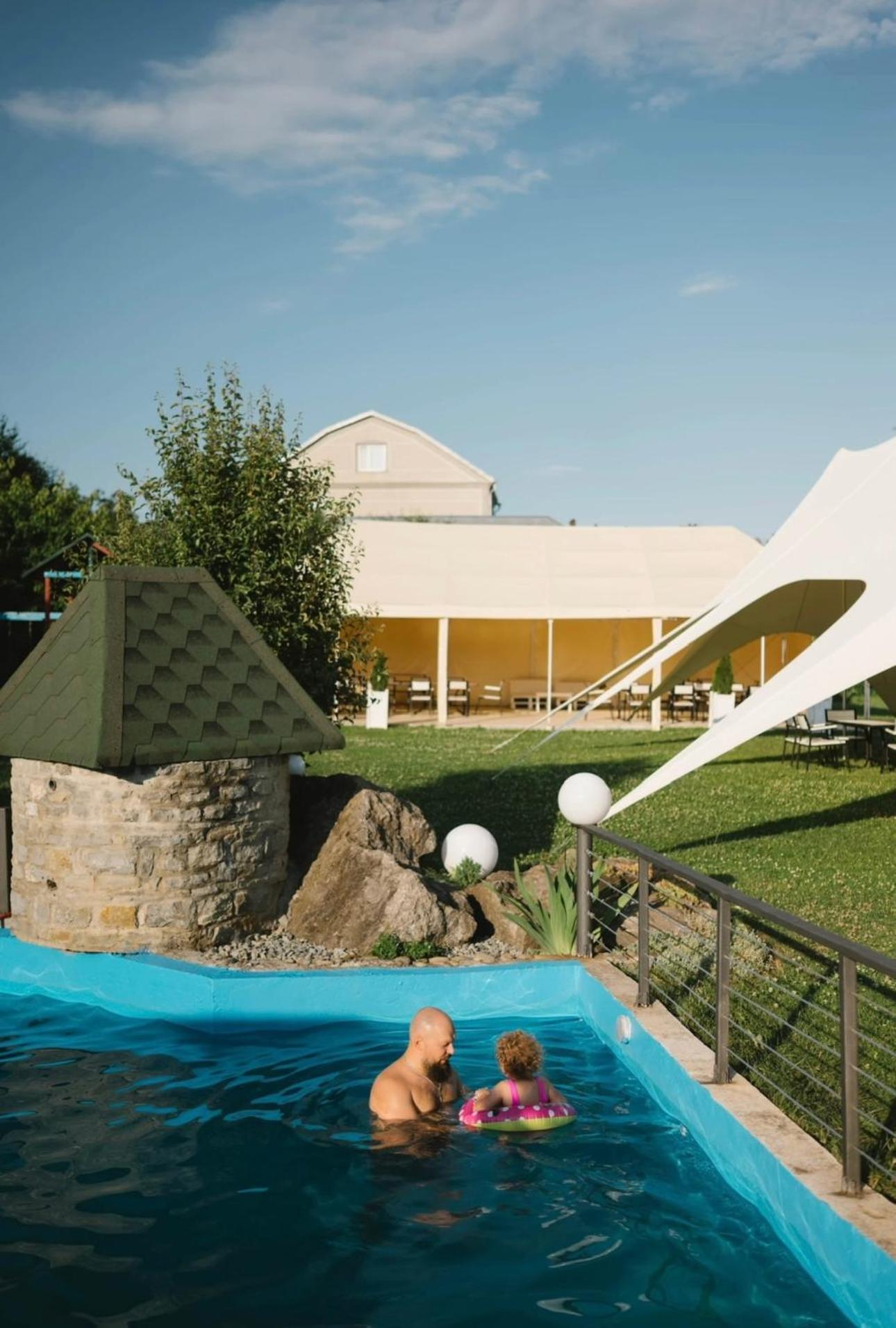 Сottage "Family Estate" Villa Kamianets Podilskyi Bagian luar foto
