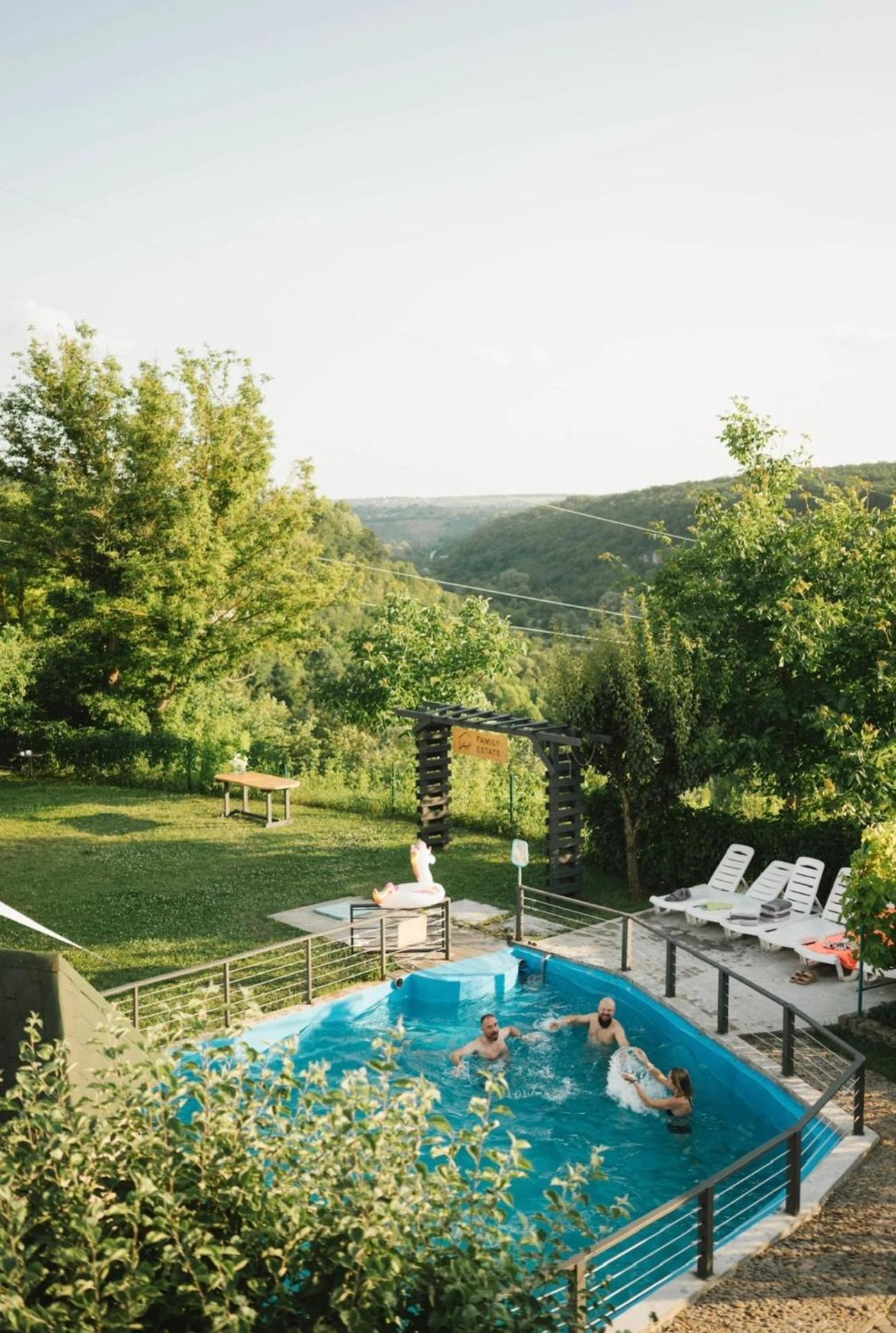 Сottage "Family Estate" Villa Kamianets Podilskyi Bagian luar foto